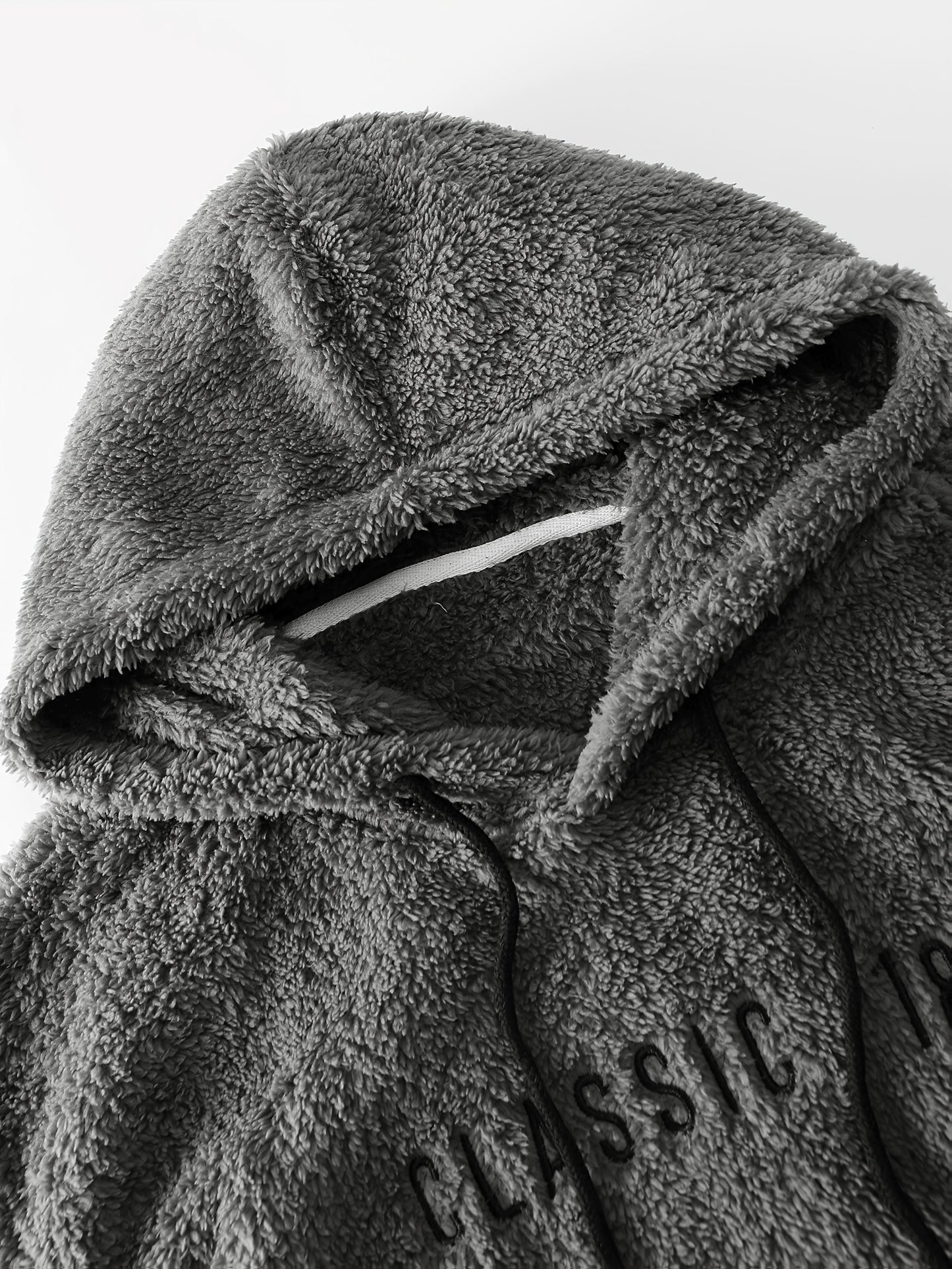 Averon Essential Hooded Pullover